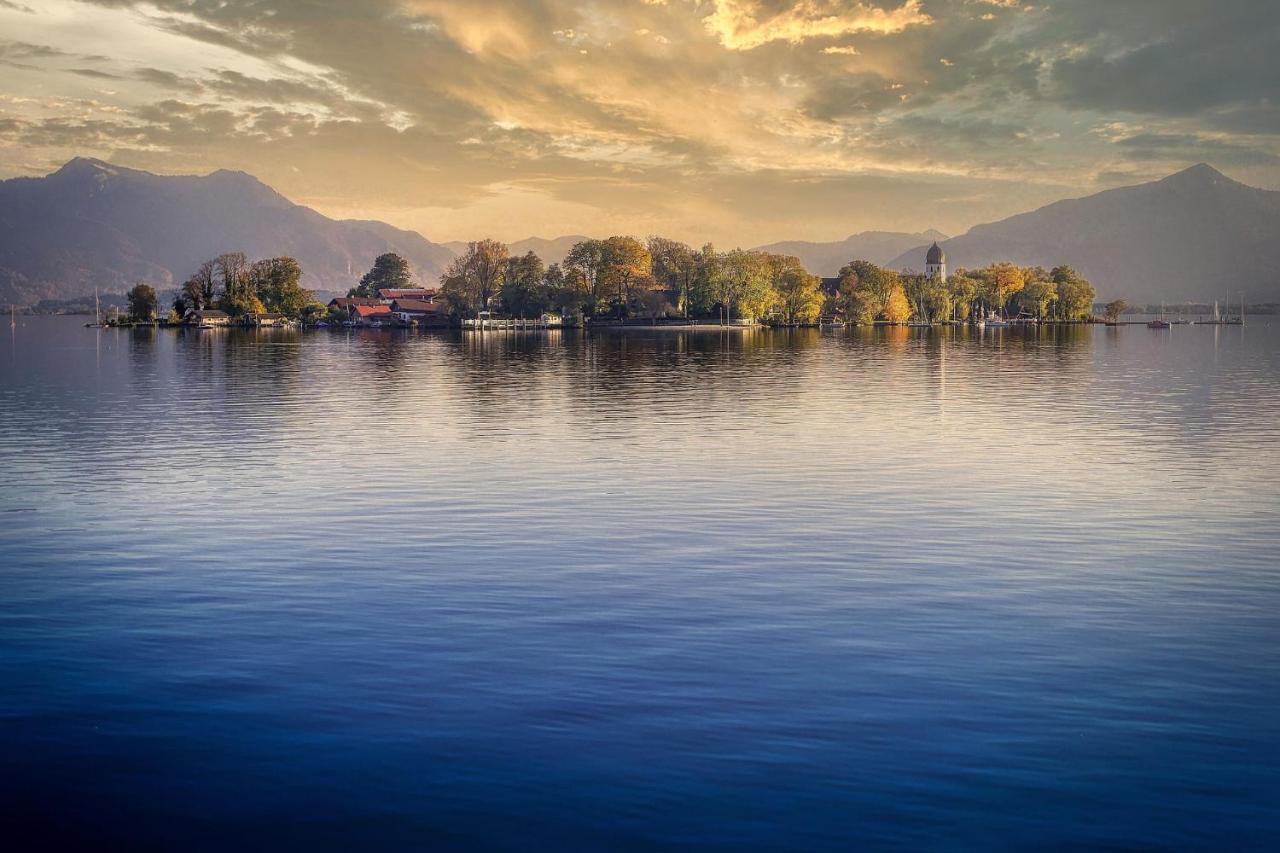 Großzügige und gemütliche 2 Zimmer Ferienwohnung nahe Alz und Chiemsee Tacherting Exterior foto